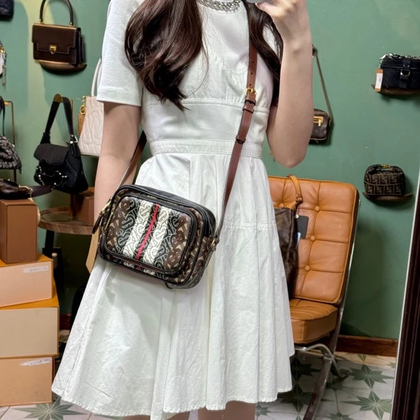 95新 BURBERRY/博柏利 BX16老花相机斜挎包