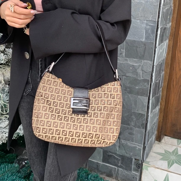 95新 FENDI/芬迪 G303/ 卡其色小花单肩包