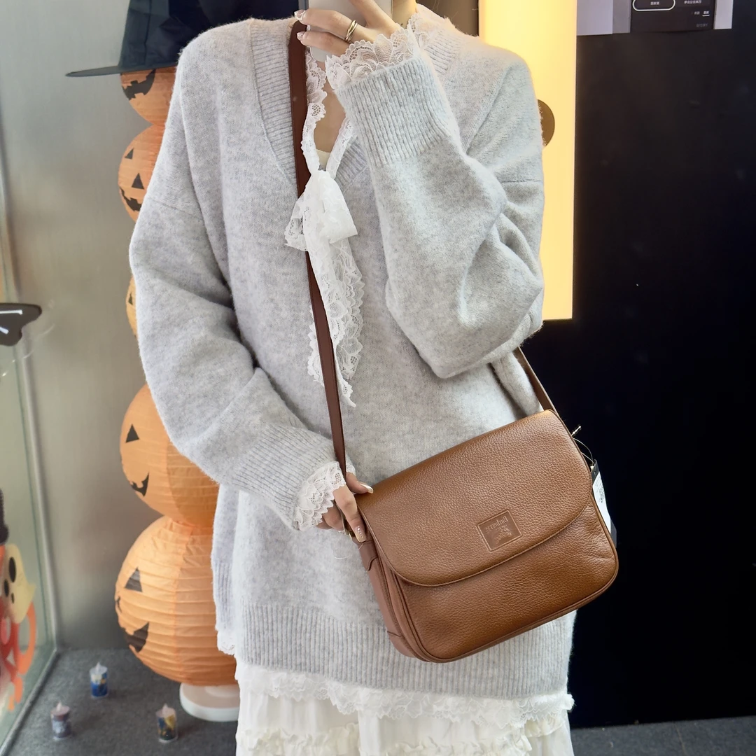 95新 BURBERRY/博柏利 A1378焦糖色马鞍斜挎包包