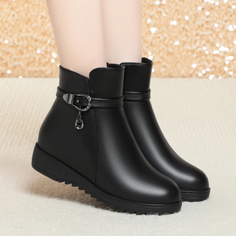 妈妈靴子冬季女棉鞋加绒加厚中年女靴中老年软底防滑加厚平底秋冬