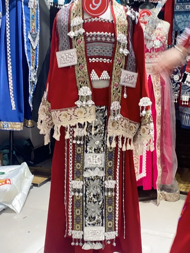 民族苗族儿童款表演民族服