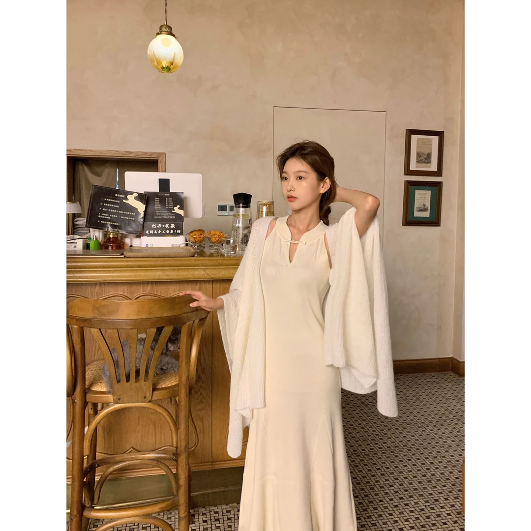 实拍留洋白月光慵懒风披肩开衫女秋设计感鱼尾旗袍针织连衣裙