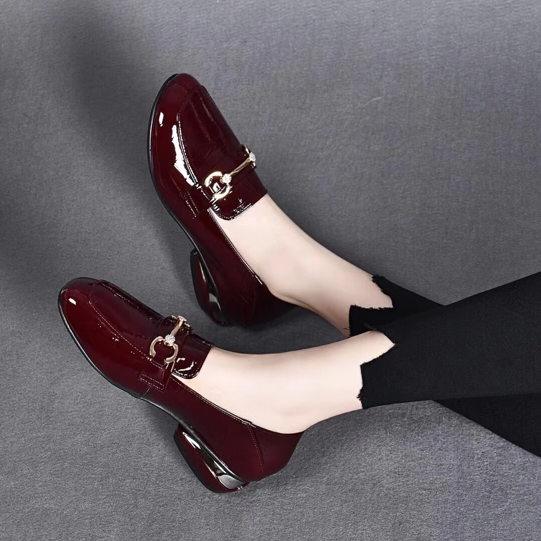 真皮压花牛皮圆头粗跟单鞋女2023年春季新款英伦风百搭时尚乐福鞋