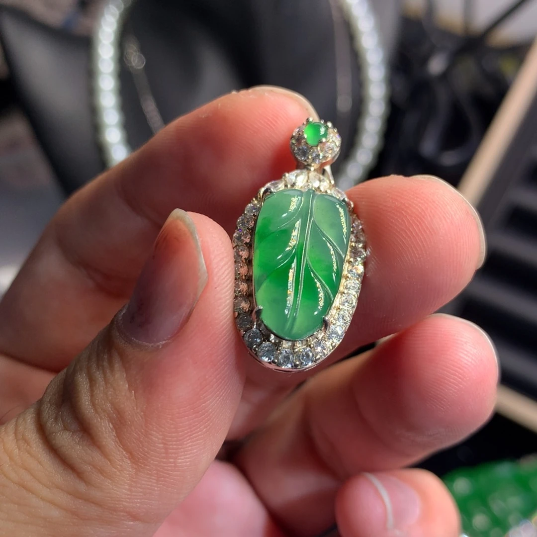 【闪购商品】翡翠颈饰银S925镶嵌叶子