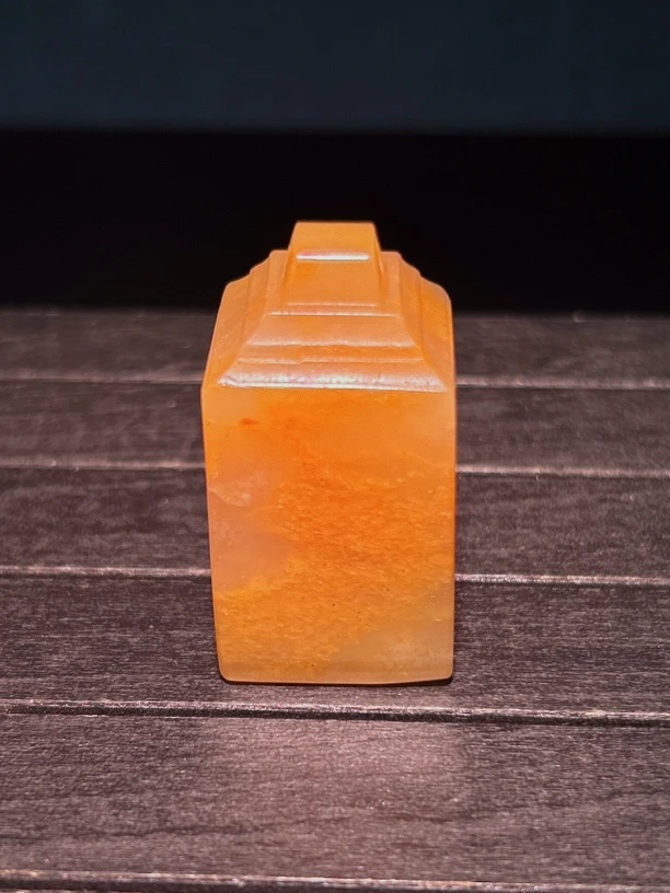 鸡血玉田湾料飘丝黄小印章