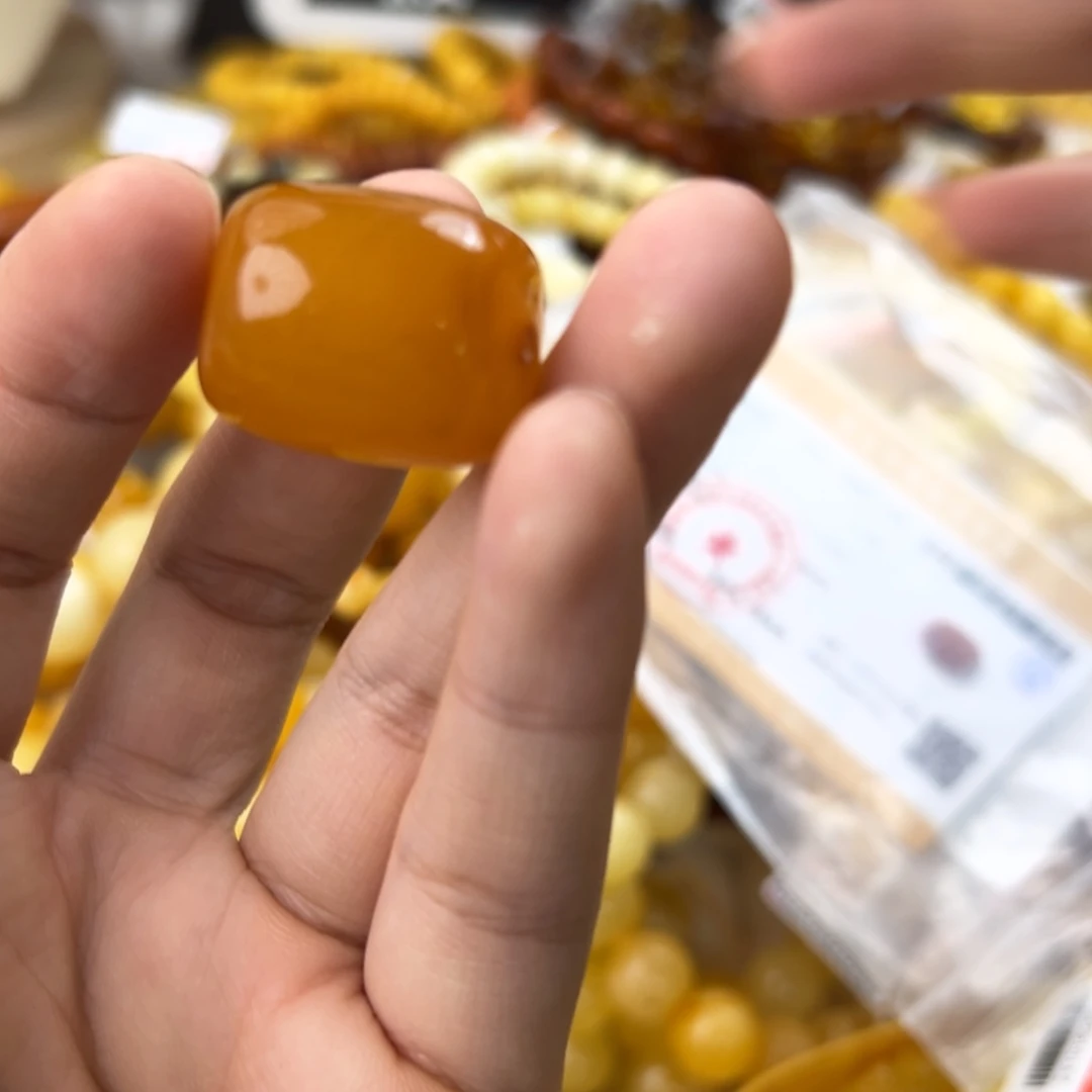 琥珀珠宝奇石未镶嵌