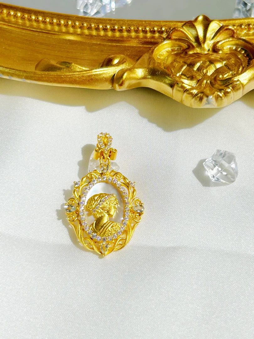 足金999 椭圆女王吊坠黄金镶嵌莫桑 5G工艺