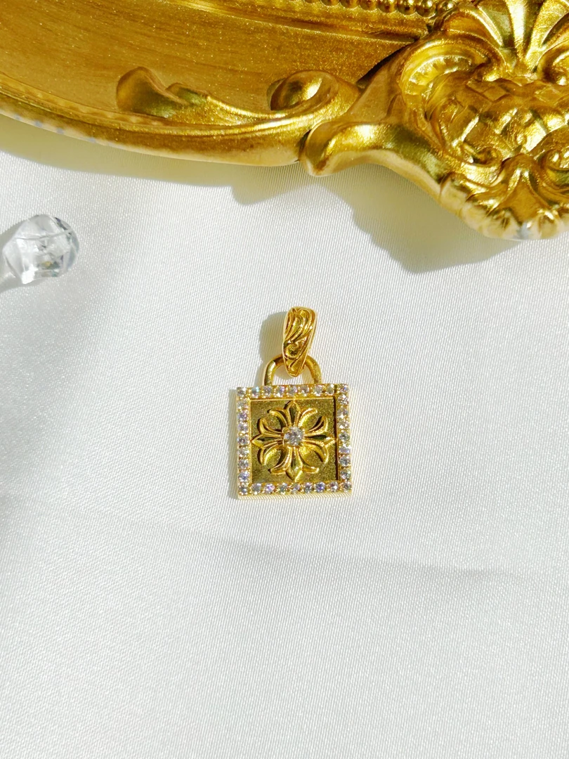 足金999 十字方牌吊坠 黄金镶嵌莫桑 5G工艺