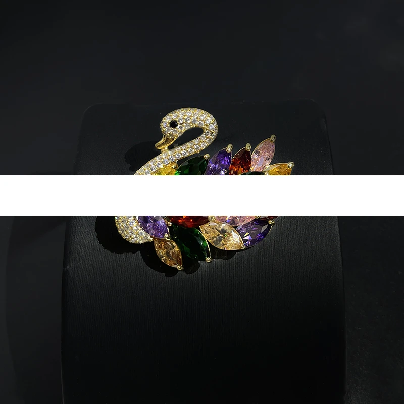 铜合金合成锆石胸针 精致简约水晶天鹅胸针别针扣防走光扣配饰