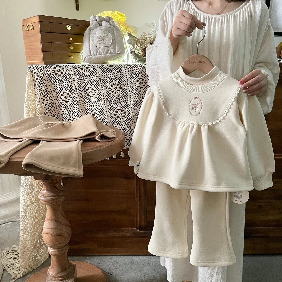 鱼子酱品牌童装儿童女童Q23169TZ森系圆领拼花边绣花加绒套装