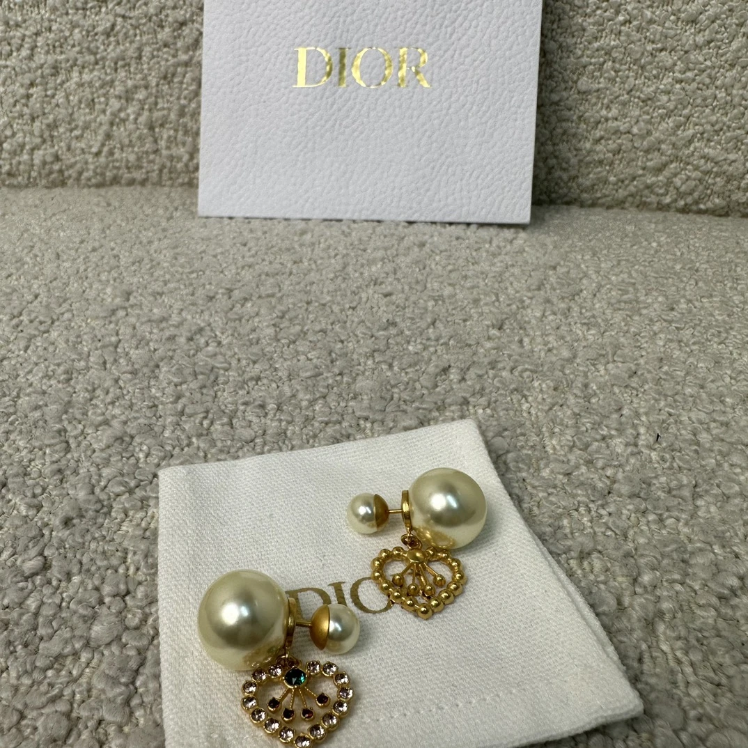 全新未使用 DIOR/迪奥 Dior迪奥女士爱心耳钉 饰品114971