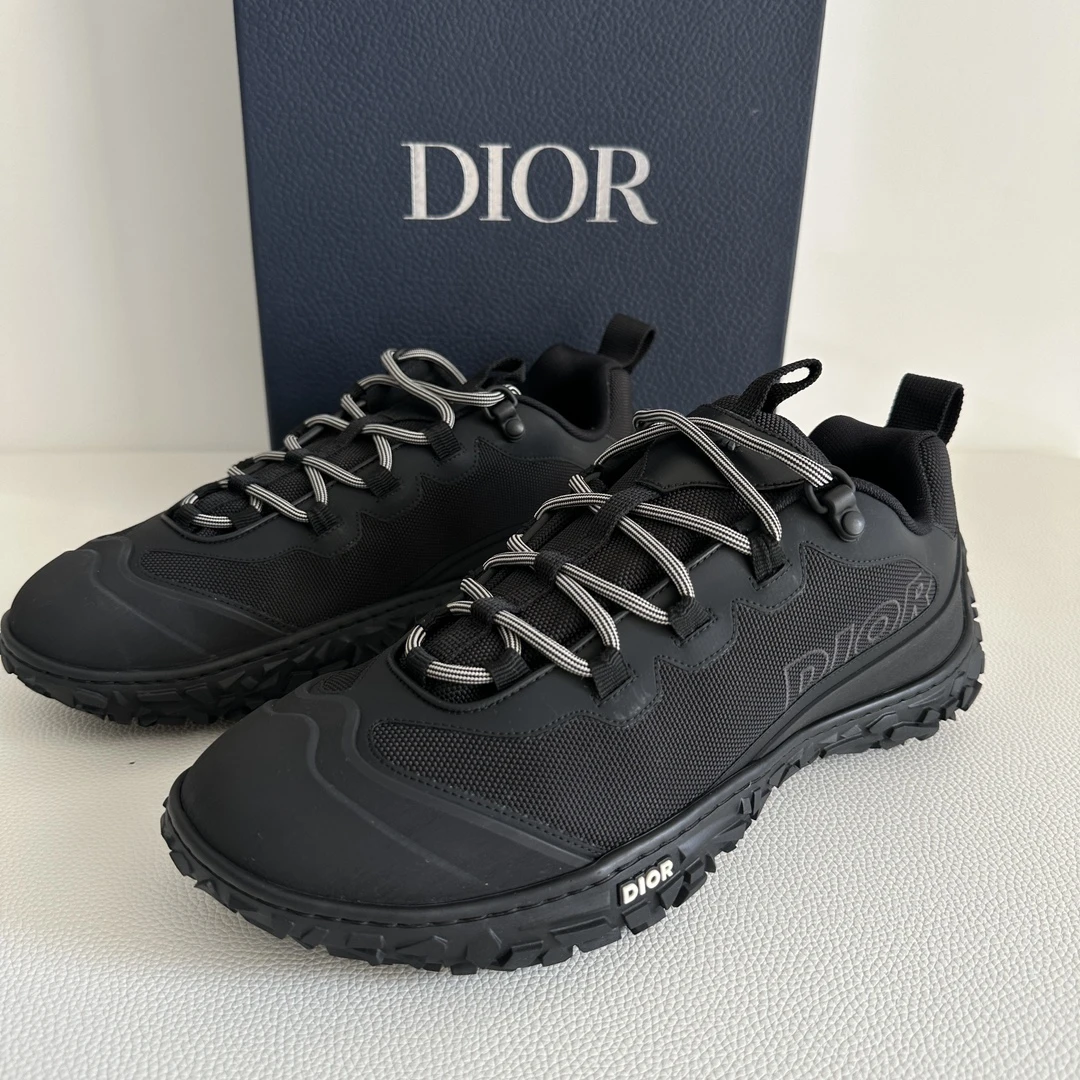 全新未使用 DIOR/迪奥 B28  黑色织物低帮轮胎鞋舒适时尚休闲款式