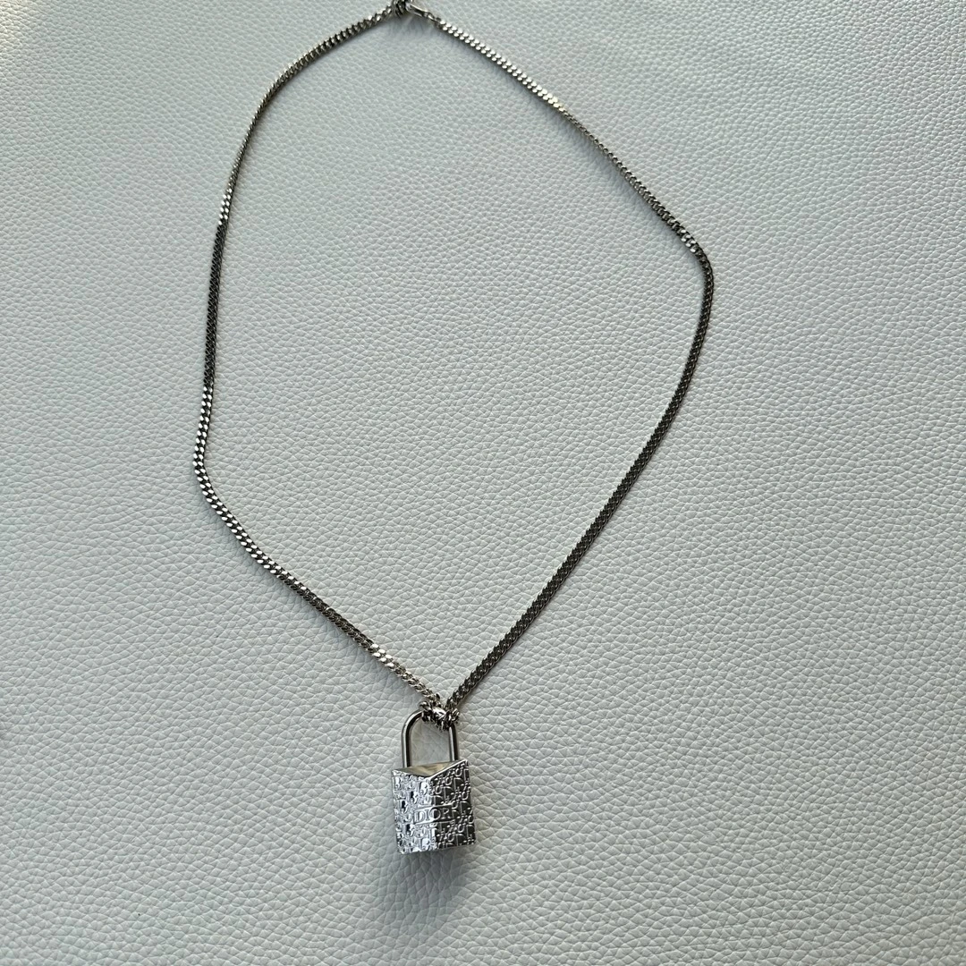 全新未使用 DIOR/迪奥 男士银色锁头休闲时尚百搭款式项链 128838