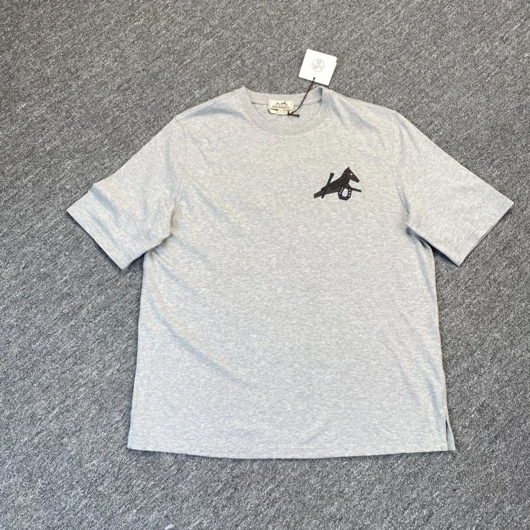 全新未使用 Hermes/爱马仕 男士咖啡色小皮马灰色T恤115125