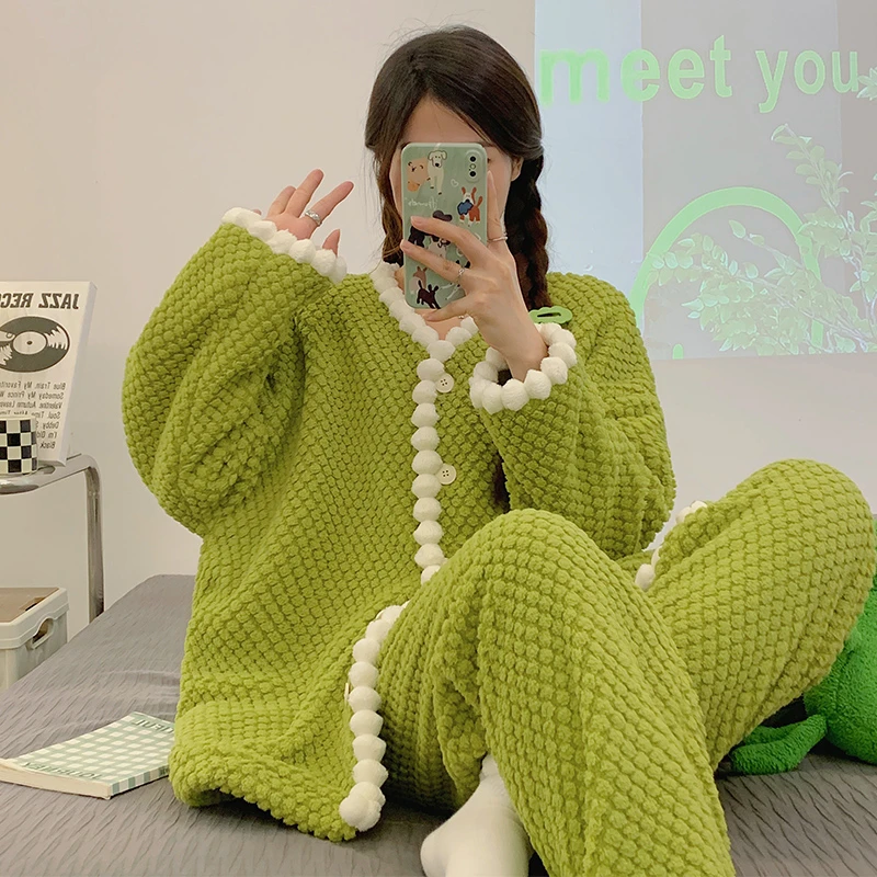 睡衣女冬季新款珊瑚绒法兰绒加绒加厚简约时尚V领宽松家居服套装