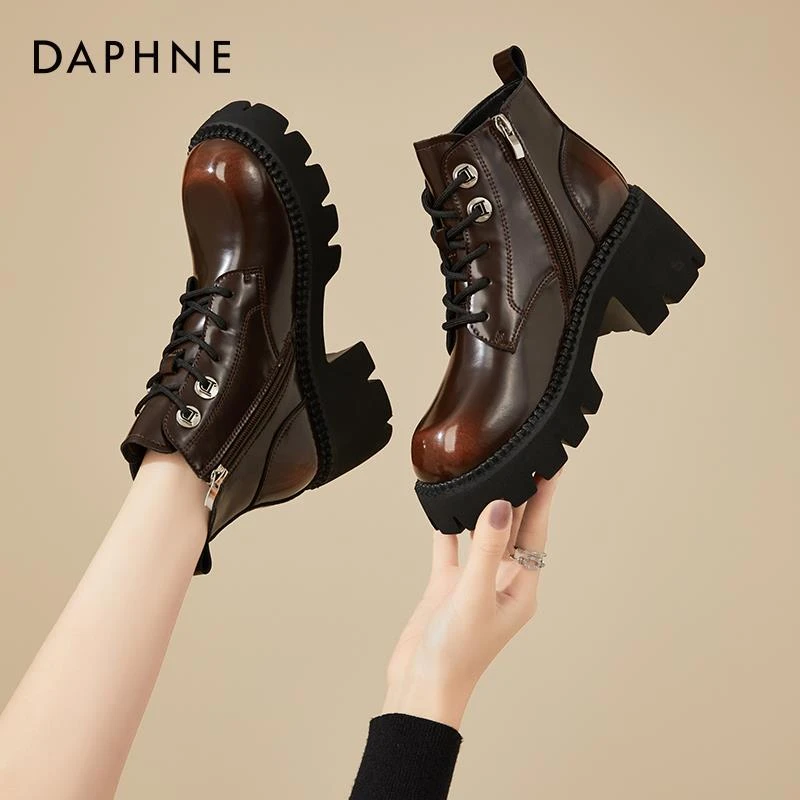 Daphne达芙妮小个子穿搭~棕色高跟雅丹风马丁靴短靴炸街厚底增高