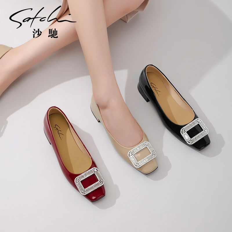 沙驰粗跟低跟单鞋2025秋季新款水钻真皮舒适通勤女鞋平底鞋漆皮