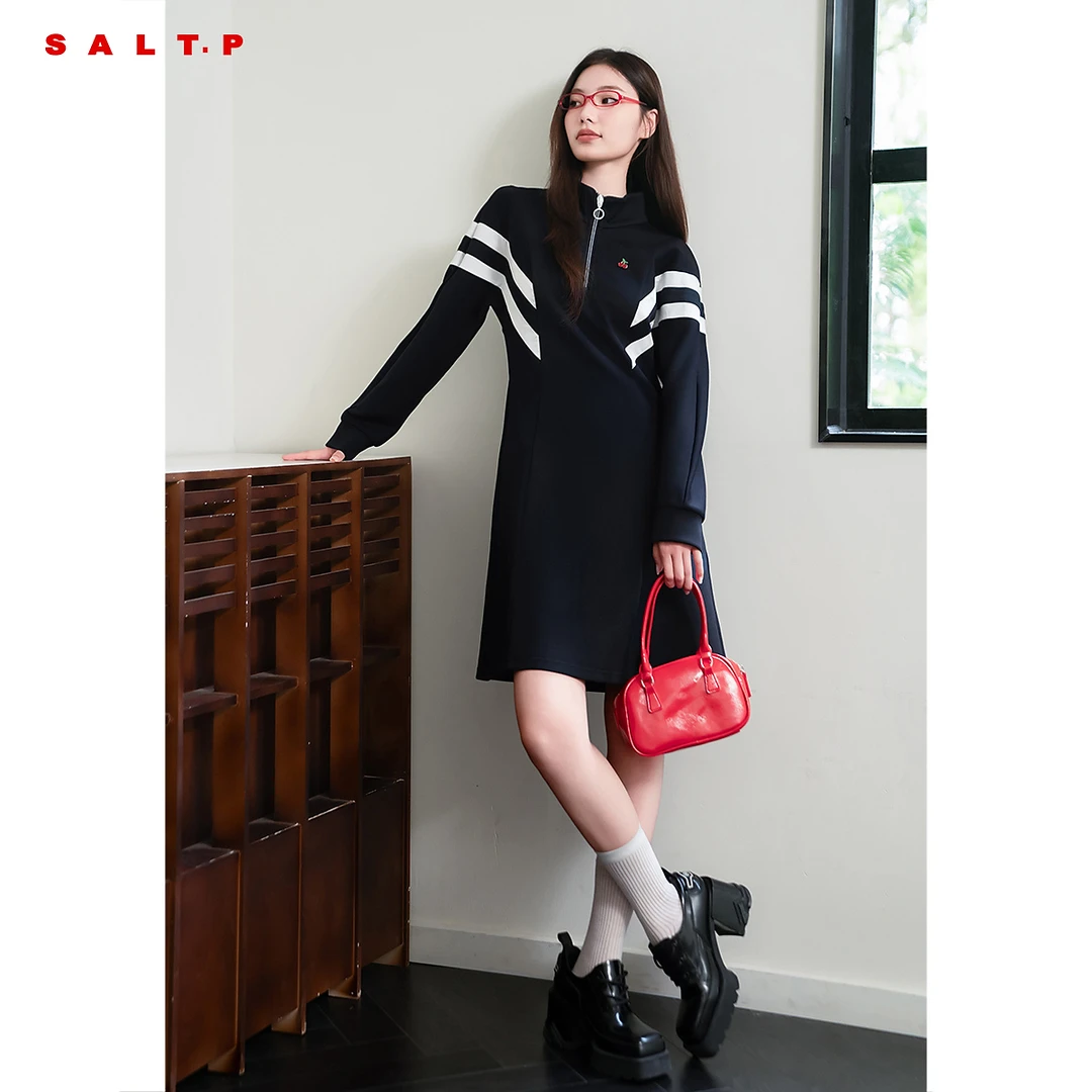 SALT.P可颜肌理感针织撞色条纹学院运动风卫衣裙连衣裙秋