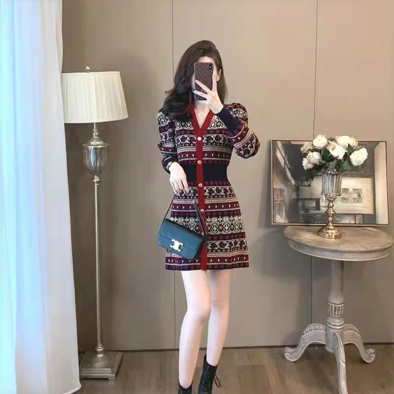 秋装女2024年新款气质女装高级感穿搭小个子法式小香风针织连衣裙