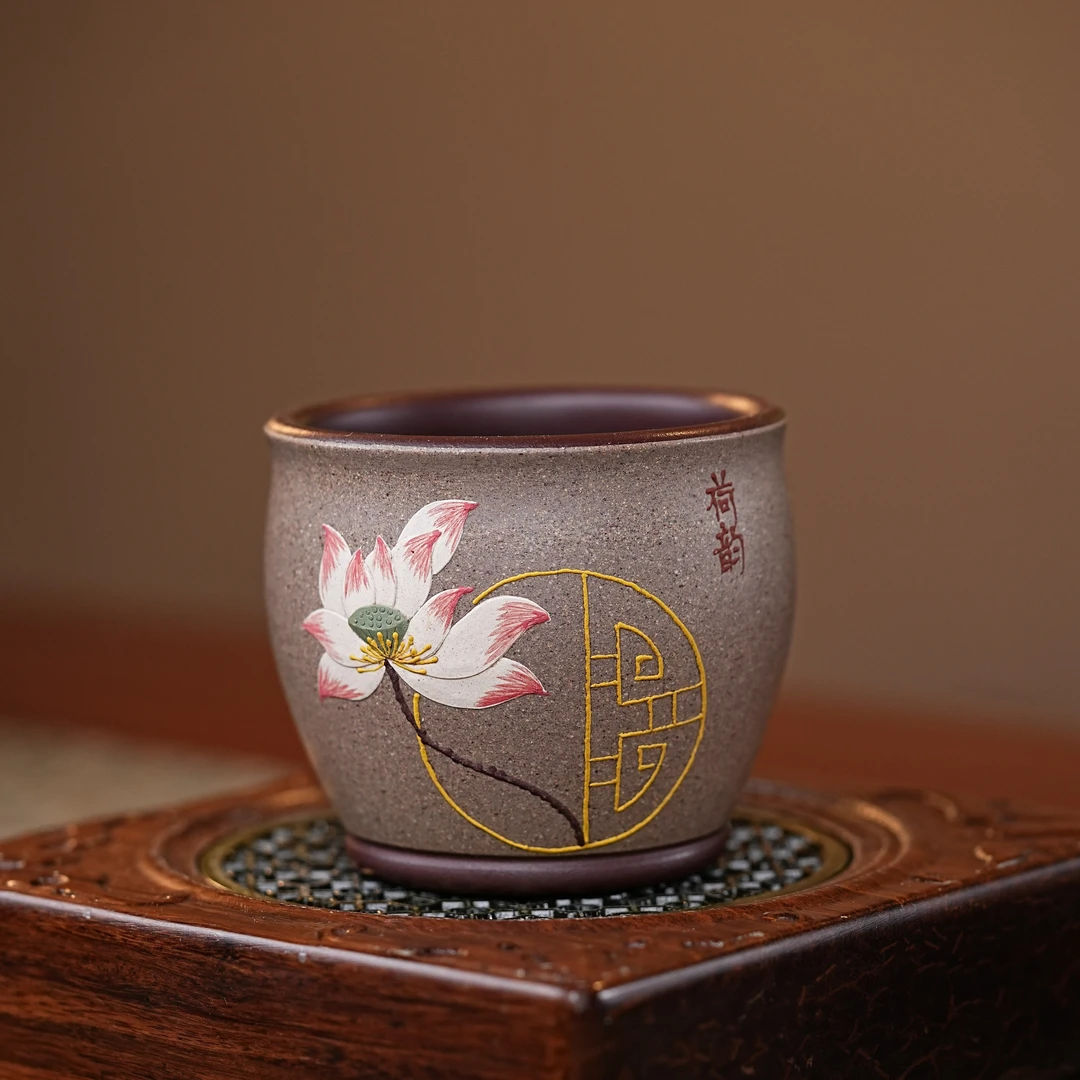 【6024荷韵窗花泥绘杯】宜兴原矿紫砂粉浆手工泥绘荷花荷韵主人杯