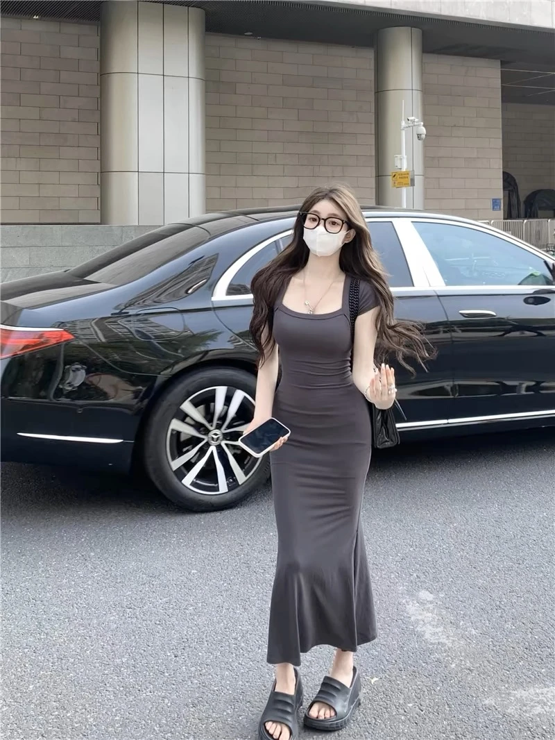 法式气质新款2024方领连衣裙黑色性感包臀收腰修身后妈鱼尾小黑裙