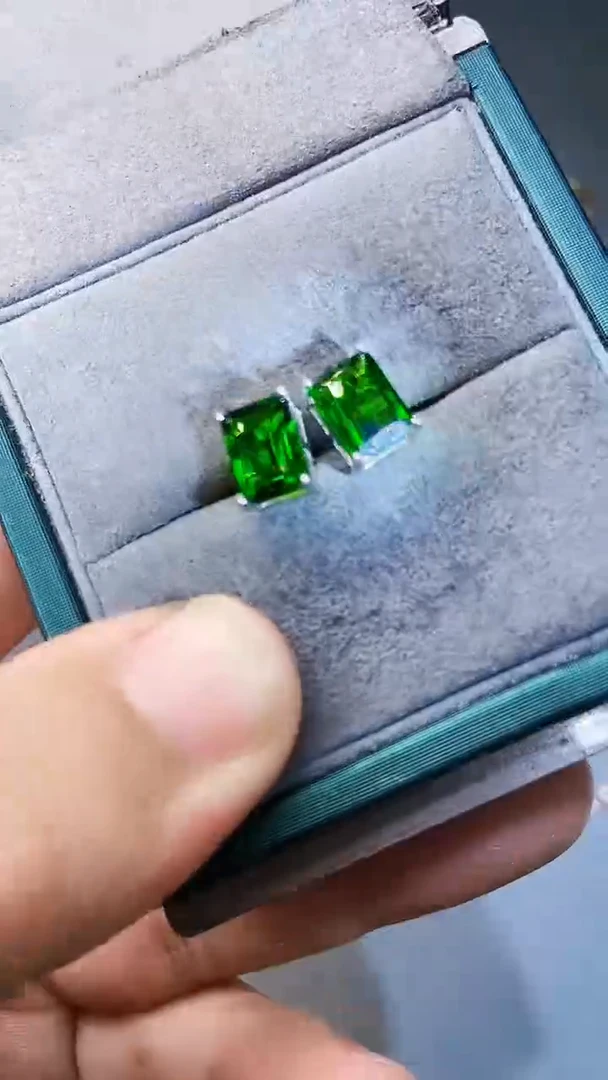 【闪购商品】透辉石耳饰银S925镶嵌321