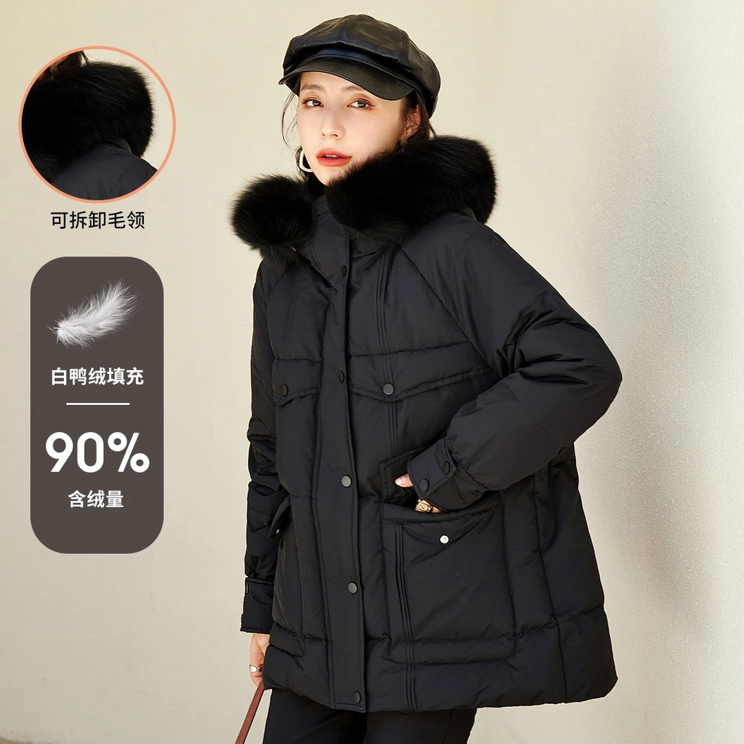 白鹿语冬季新款时尚可拆卸狐狸毛领连帽多口袋女羽绒服BX21051