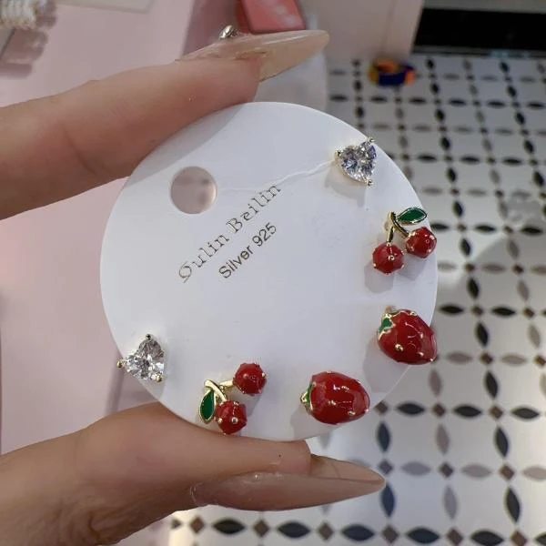 H735（满9.9包邮）草莓款三对耳钉