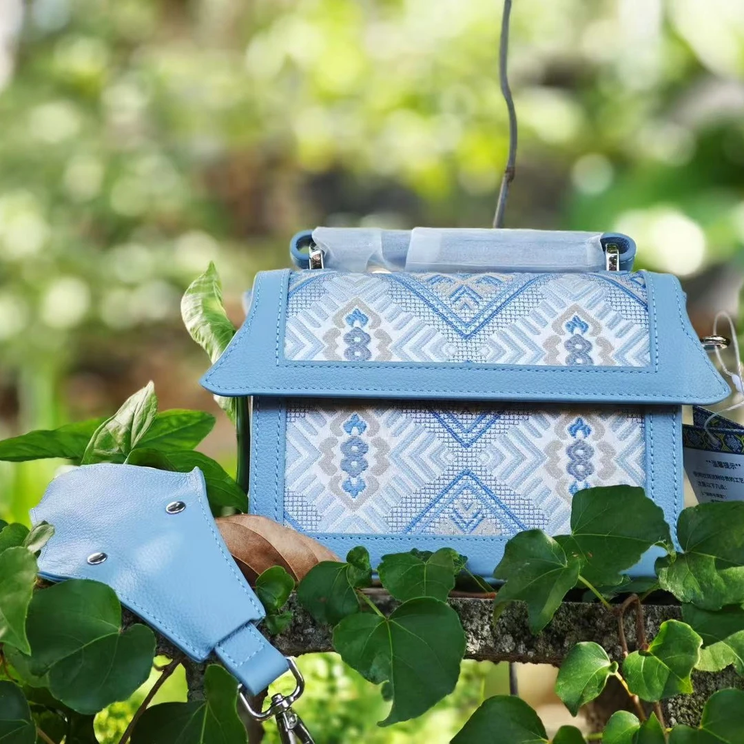 广西非遗壮锦包包壮乡特色小方盒子包精选头层牛皮壮锦包包女斜挎