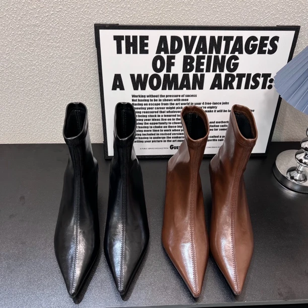 棕色短靴2024秋冬新款欧美复古百搭网红瘦瘦靴细跟尖头高跟短靴女