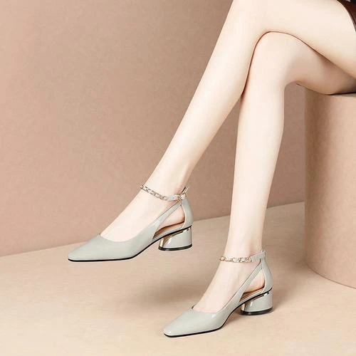 气质包头镂空中跟单鞋女2024春夏季新款一字扣粗跟尖头不累脚凉鞋