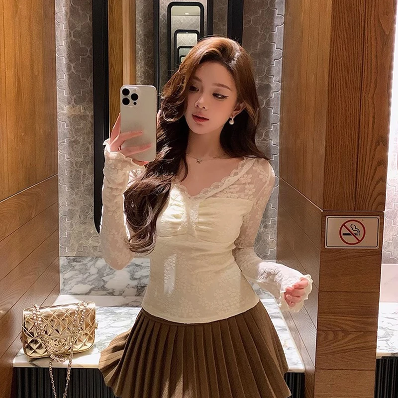 法式v领蕾丝打底衫女秋冬纯欲风内搭长袖t恤修身显瘦洋气短款上衣