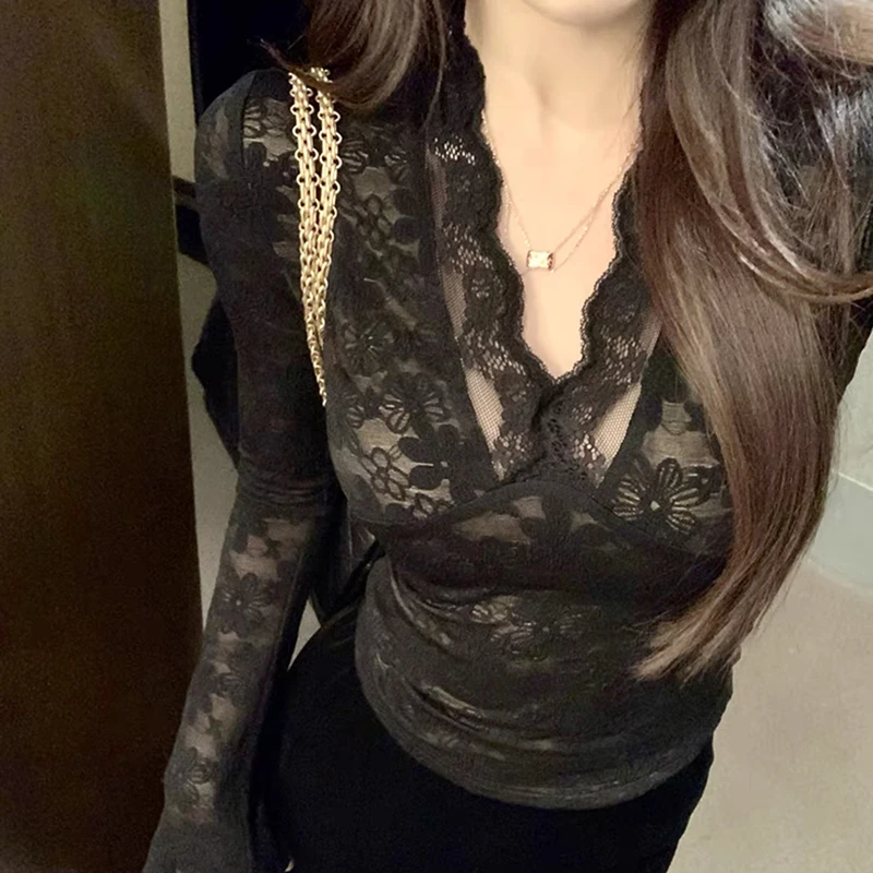V领蕾丝长袖T恤女秋冬款品质女装气质收腰显瘦打底衫蕾丝打底衫