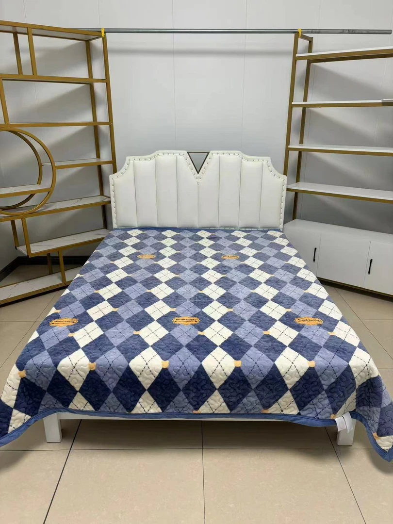 秋冬加厚230*250牛奶绒床盖防滑保暖舒适绗缝双面床盖