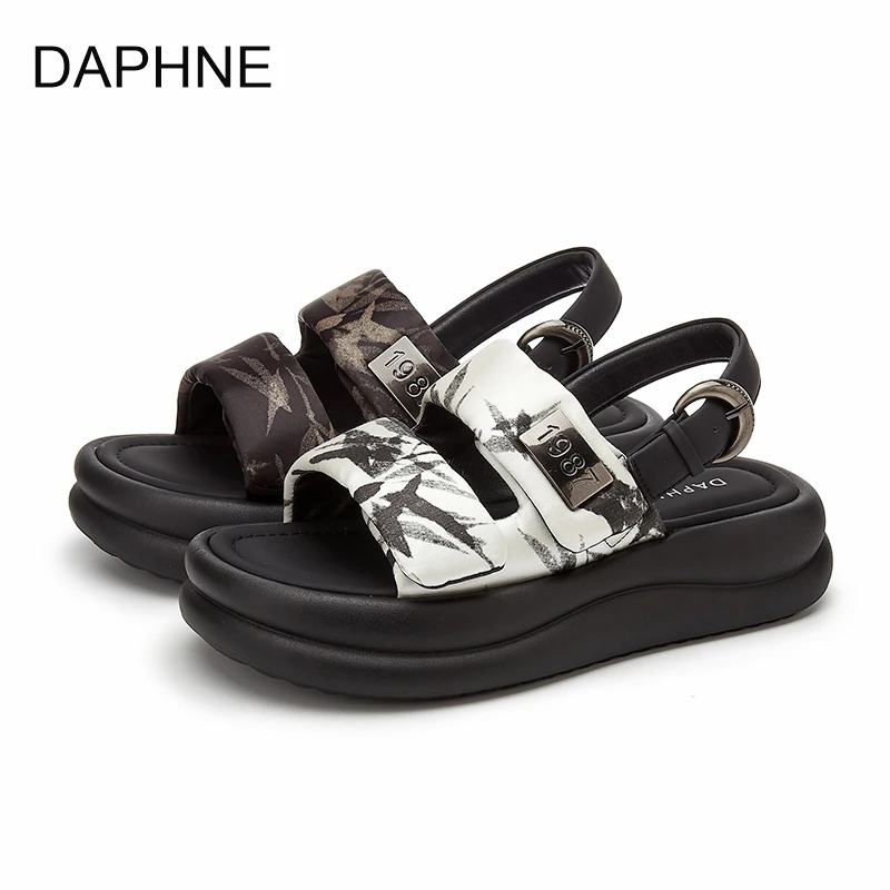 达芙妮凉鞋女2024夏季新款花卉时尚休闲风百搭外厚底防滑露趾女鞋