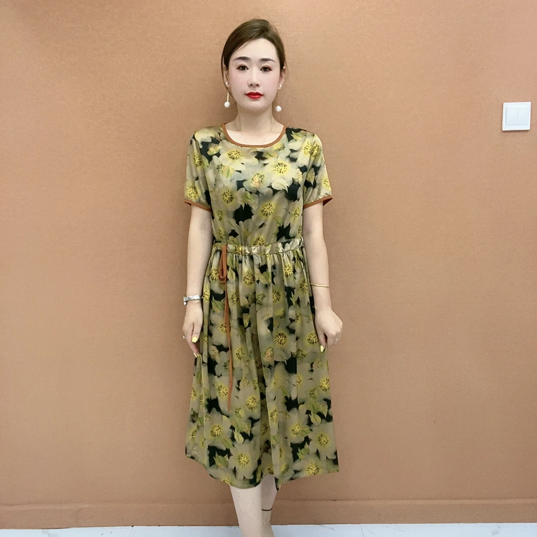 宽松加肥加大码2024新款高端中老年衣服女中年妈妈遮肚女装连衣裙