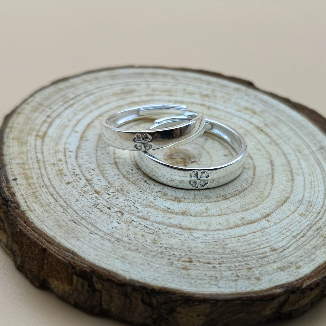 足银戒指 银苗匠心 足银时尚四叶草情侣对戒光面简约可调节素圈