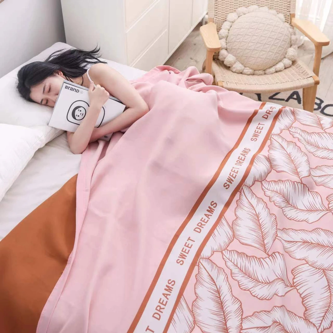 羽陌粉         轻奢莱赛尔天丝床盖2.4*2.5