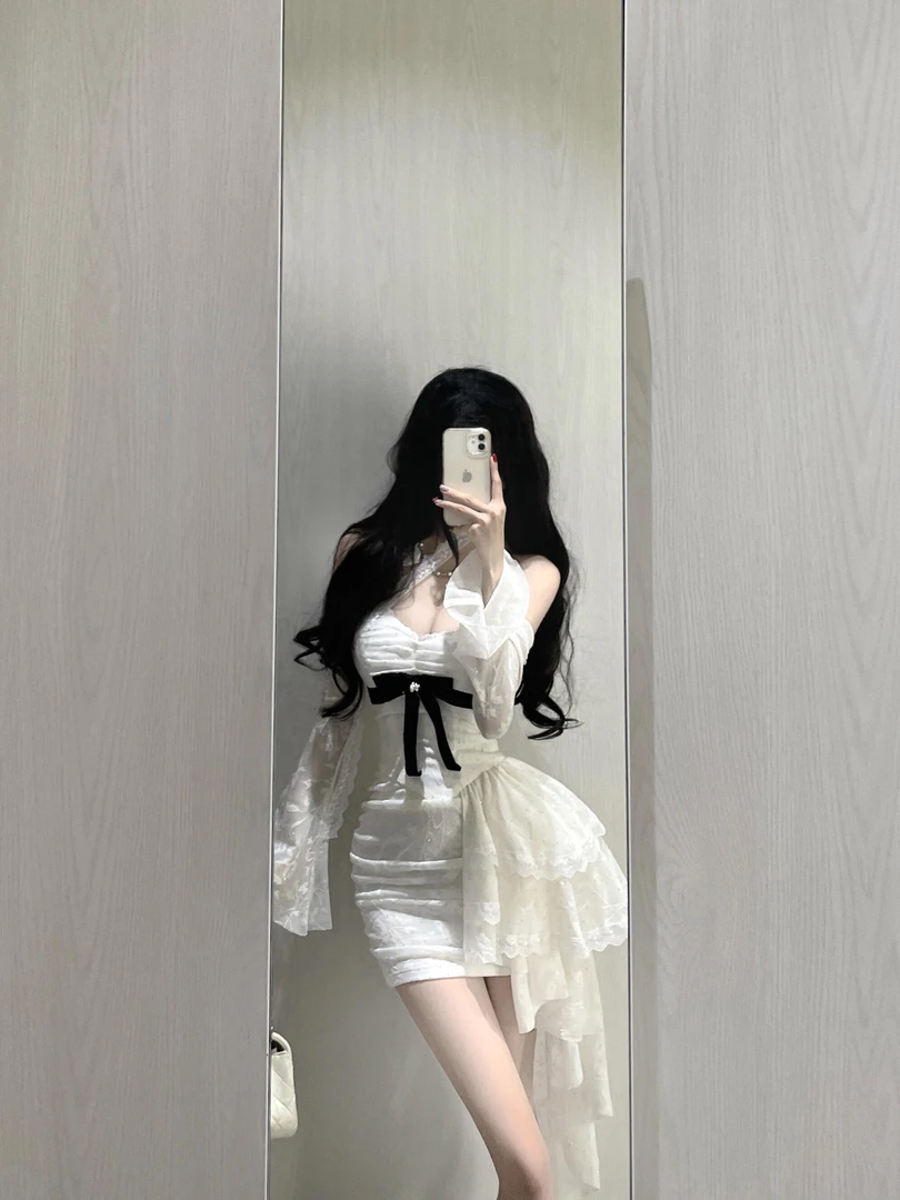 心动猎手 纯欲风性感辣妹一字肩蕾丝长袖连衣裙拖尾设计感包臀裙