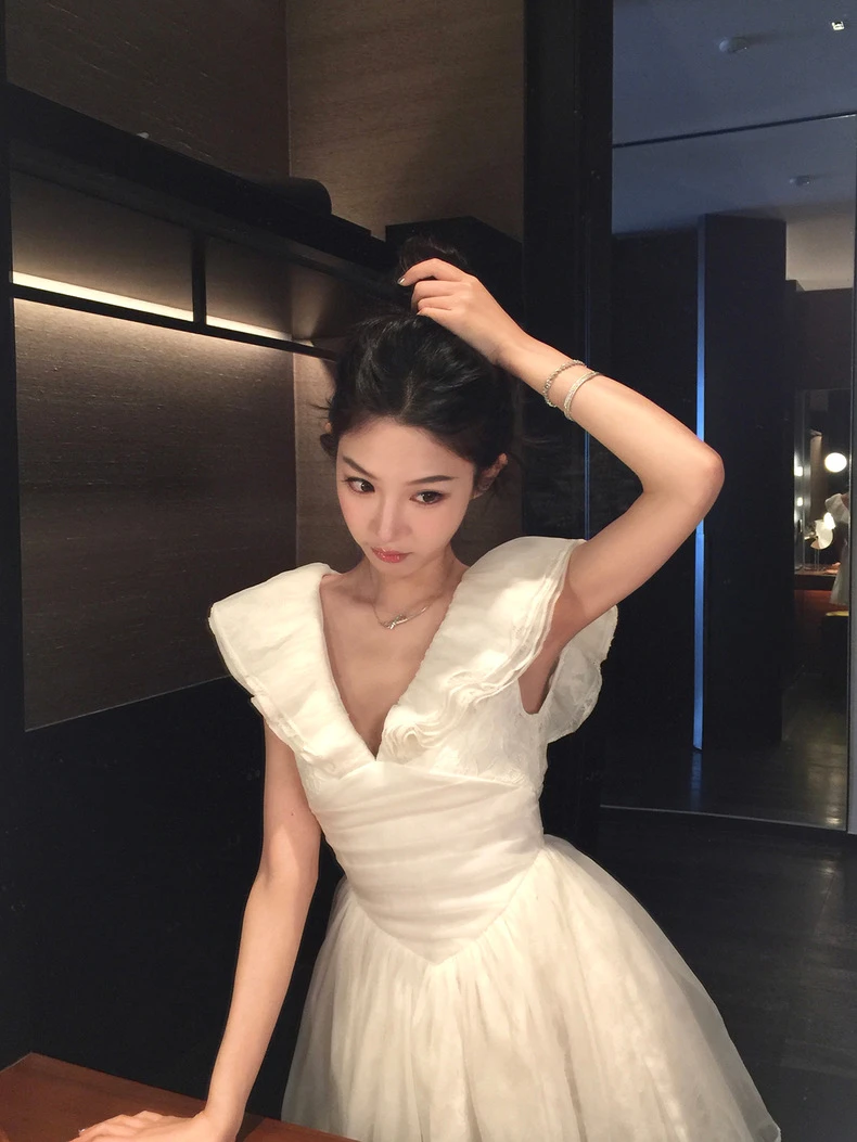 芭蕾夜梦 夏季纯欲风辣妹气质高级感网纱拼接V领露背短款连衣裙女