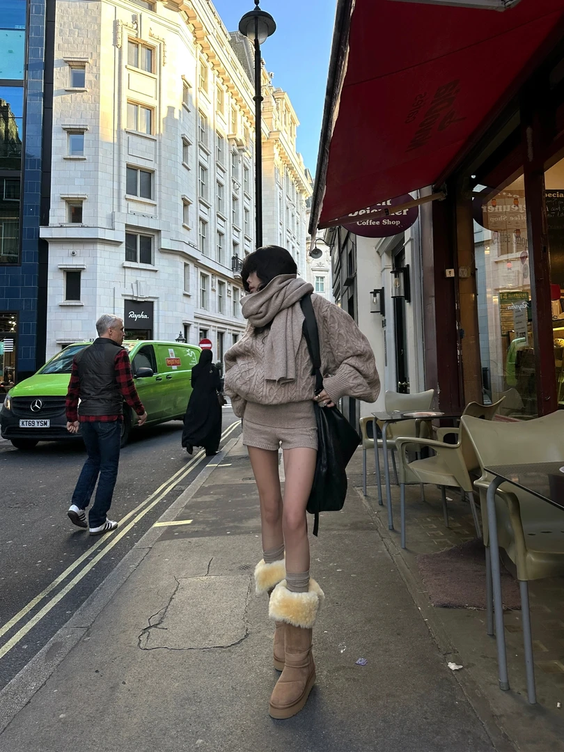 慵懒风宽松松弛感软糯加厚保暖套头毛衣针织上衣配围巾/针织短裤