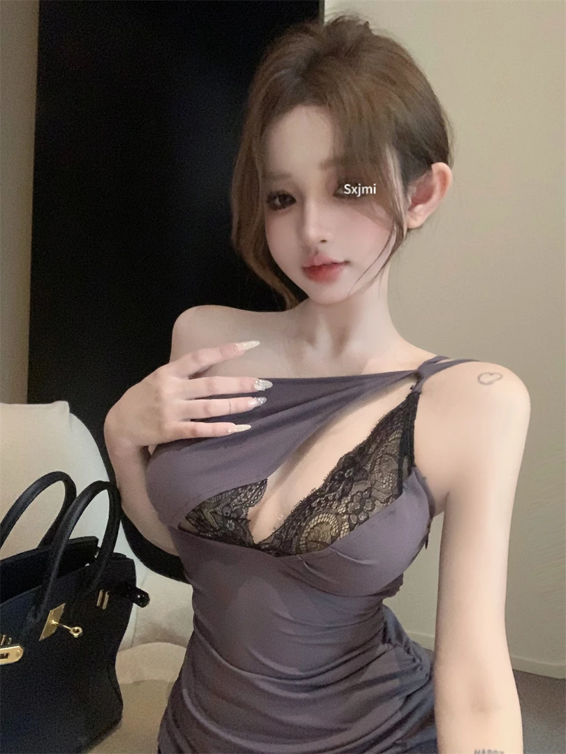 纯欲性感百搭挂脖镂空斜肩设计感露背蕾丝上衣辣妹a字包臀短裙女