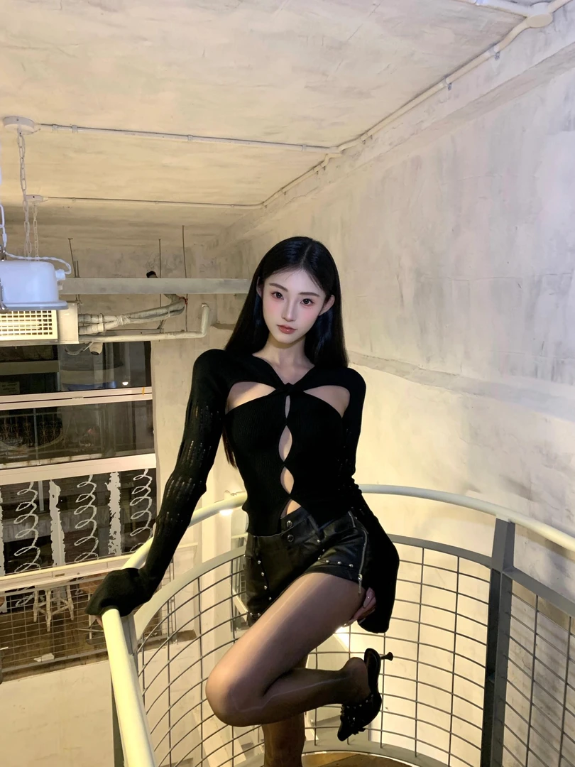 纯欲风性感辣妹镂空修身显瘦长袖打底上衣高腰A字包臀短裙两件套