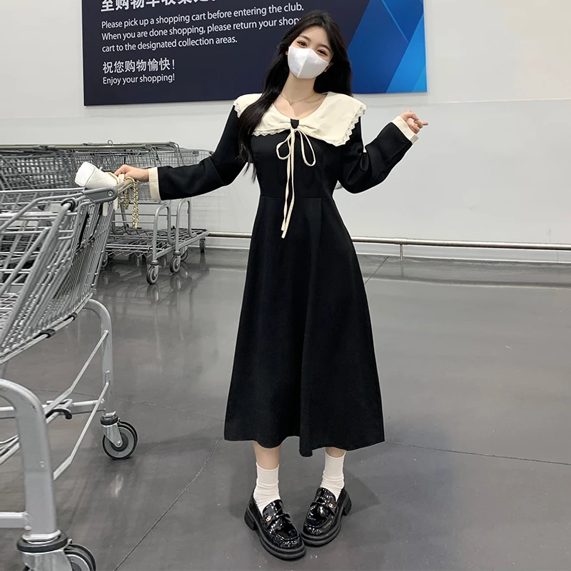 大码女装秋季微胖MM收腰显瘦法式复古娃娃领小黑裙藏肉减龄连衣裙