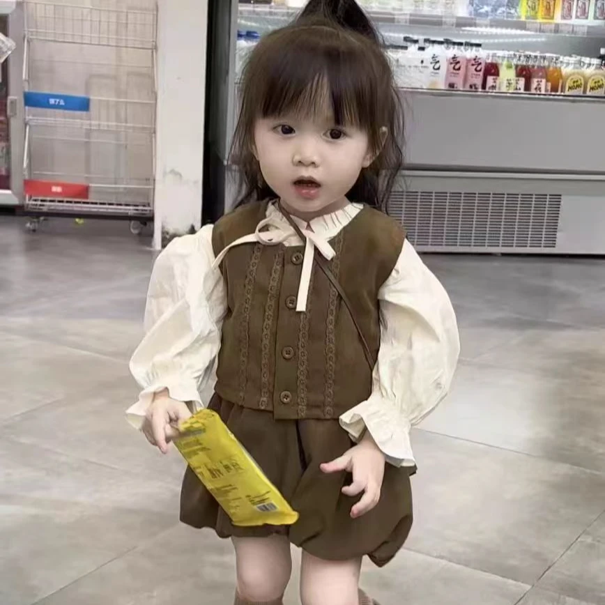 女宝三件套2024年春秋款洋气时尚百搭韩版女童小童马甲衬衫短裤套
