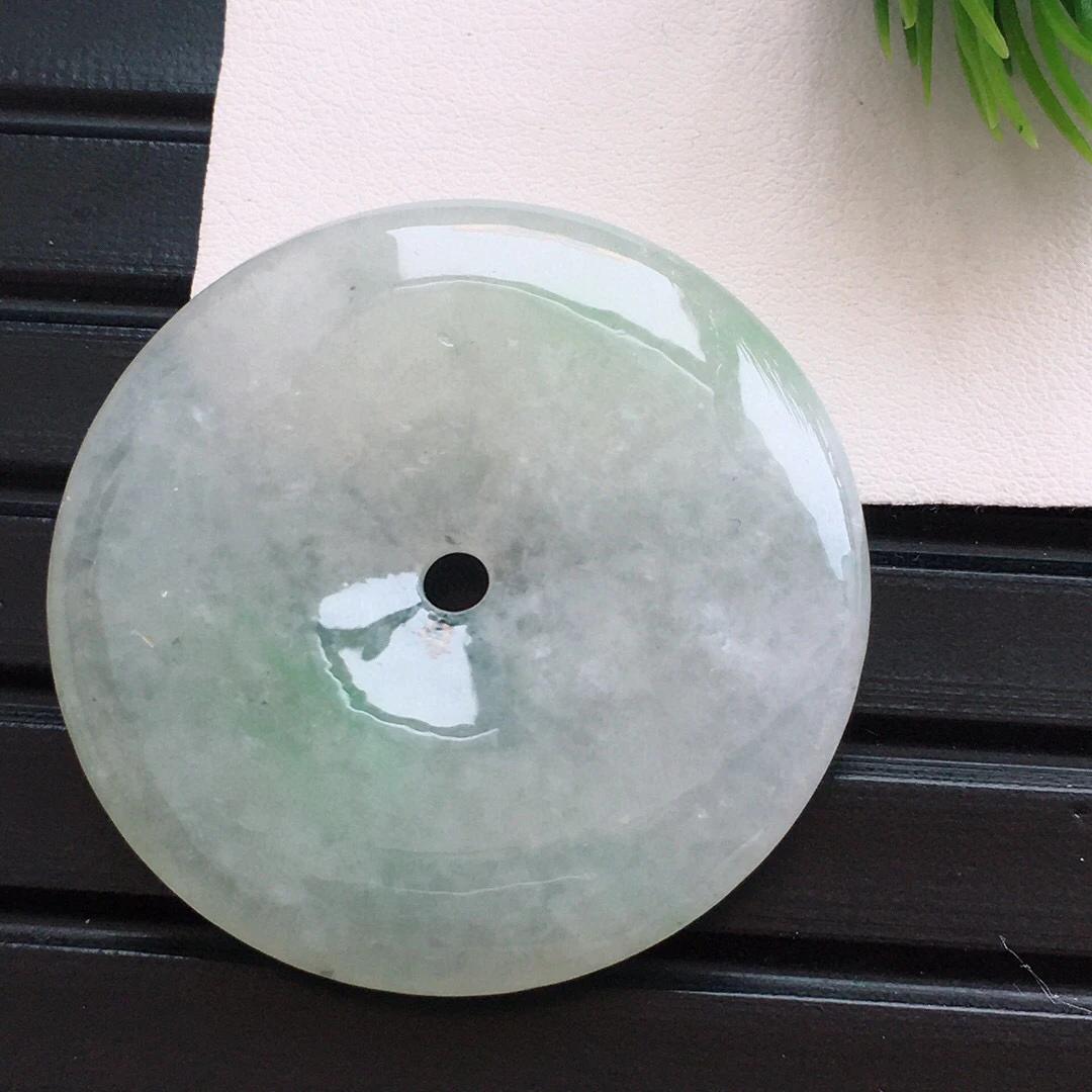 天然缅甸翡翠A货飘绿平安扣吊坠 22.09g