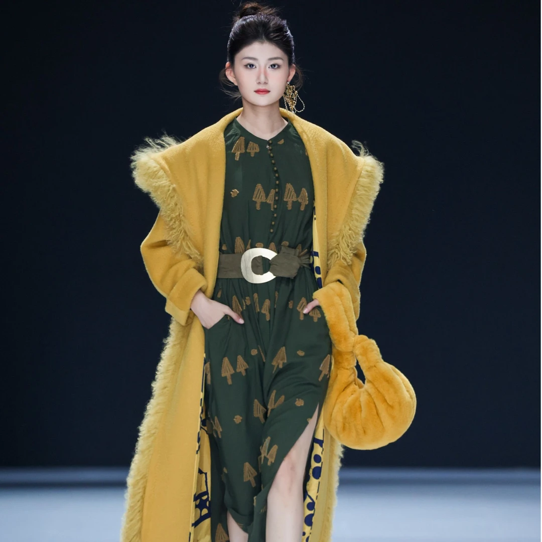 UNSOLVED CUSTOM/未解黄色水波纹秋冬大衣胎羊毛领大气时尚