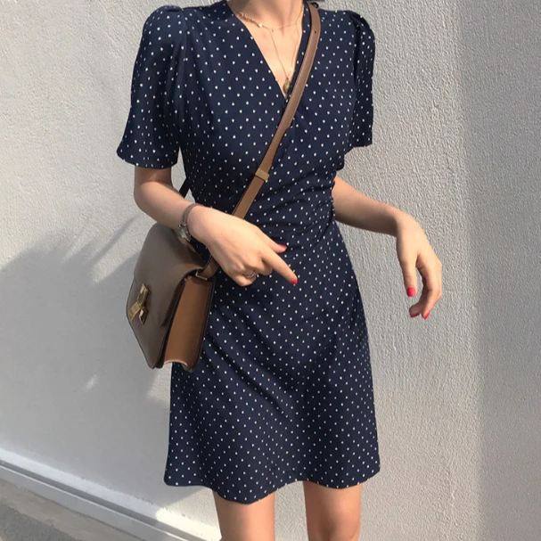 2024夏季新款高腰法式薄款修身收腰v领森系波点气质时尚连衣裙女