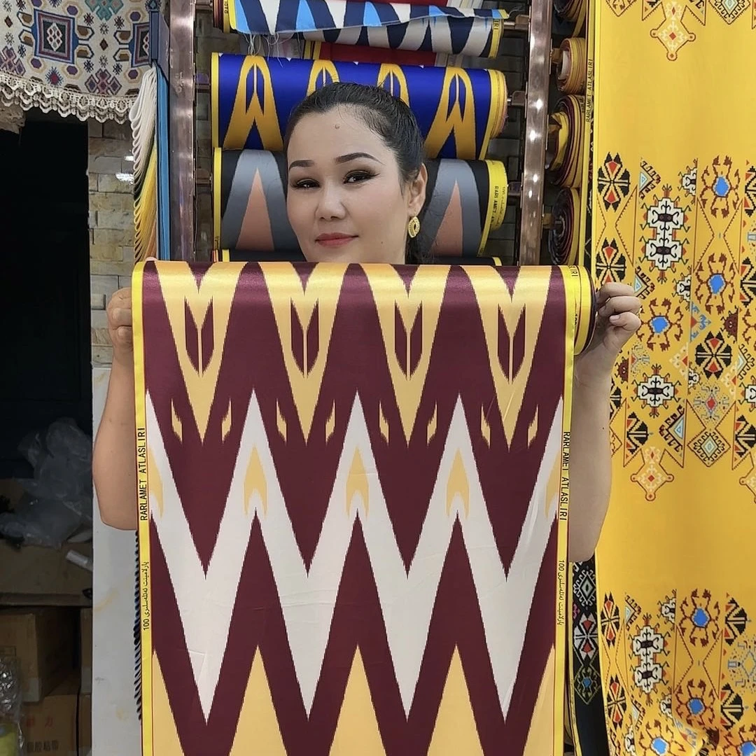 新疆花型艾德莱斯布料 纤维面料 每件6米长