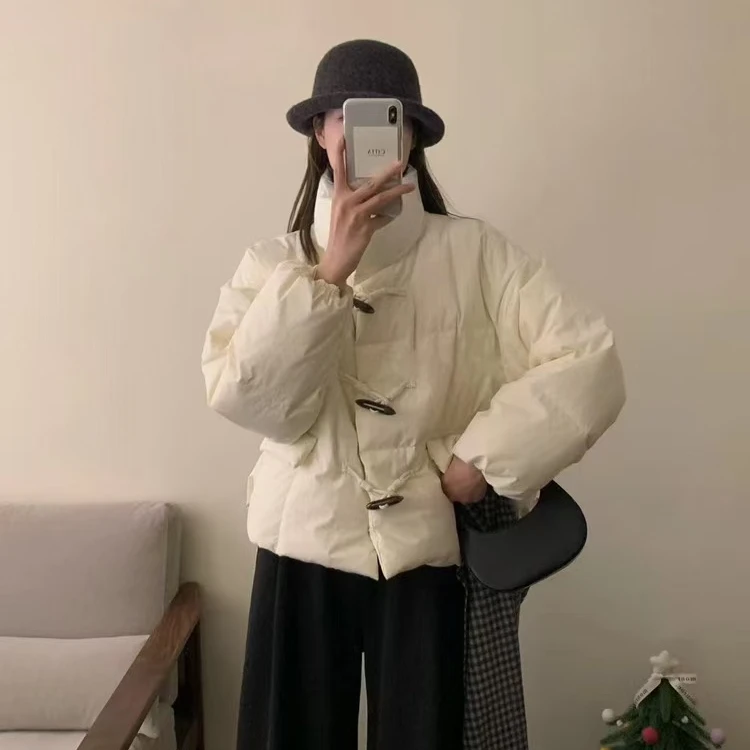 时尚牛角扣短款白鸭绒女2024冬季加厚小个子保暖白
